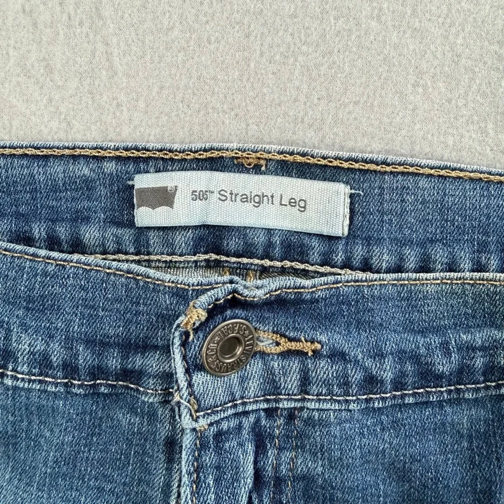 Levi's 505 Straight Leg Jeans Mens 37x30 Blue Medium Wash Denim Workwear Staple - Picture 3 of 8